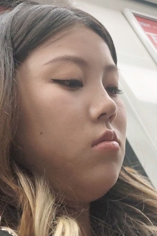 自摸白皙绑腿袜肉腿又摸男友的靓妹fmbtcnm