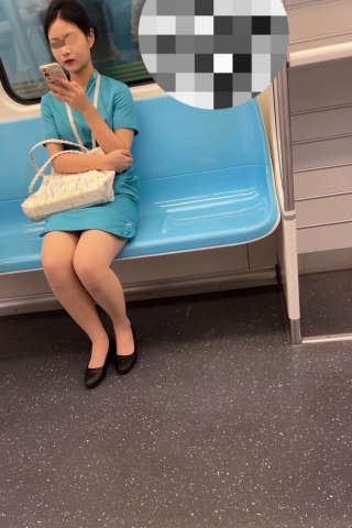 颜值堪比空姐的地勤 实在养眼啊!