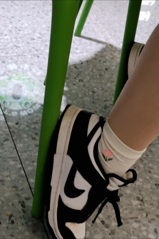 踮脚短裙肉白腿白袜美女jhfjg7465