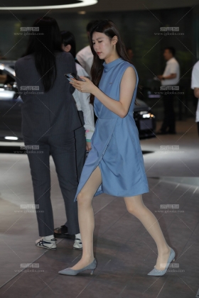 轻熟礼仪小姐姐大长腿高跟肉丝拉丝自然美