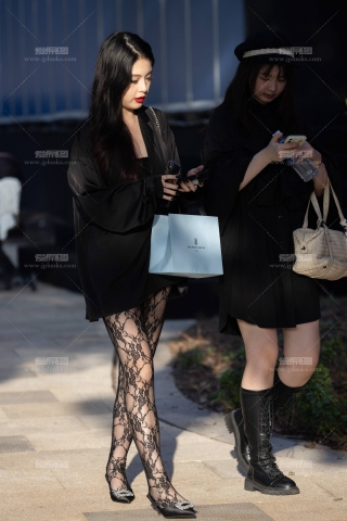 LB331-40P上海时装周-穿蕾丝网袜的性感小少妇