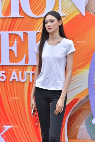 中国时装周美女模特 250910-40