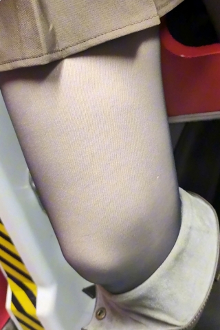 靓女的灰丝短裙肉腿4hbmzddqhs