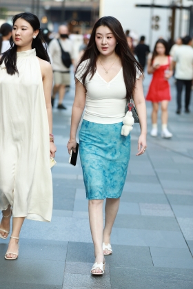 蓝色印花半身裙