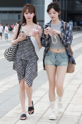 网红-抱起小熊就跑VS小只兔子