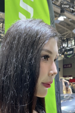 金色丰满车模超低视角