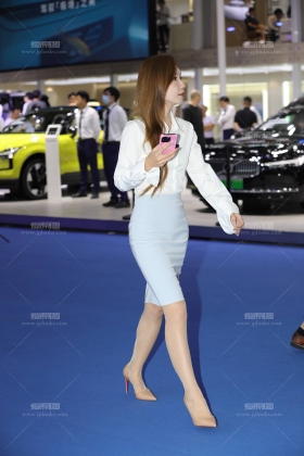 网红汽车主播爱穿闪亮肉丝细高跟御姐范