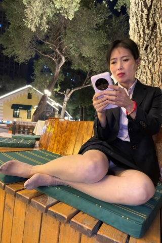 轻熟银行职业裸足版肉丝版