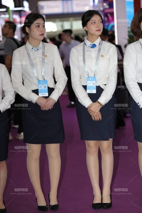 这银行职员身材很赞制服肉丝高跟【套图✚视频】