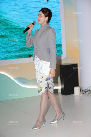 海航多才多艺的空姐倾情演唱