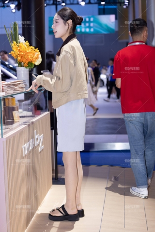 LB281-49P 成都车展-跟拍美味夹趾肉丝礼仪前台