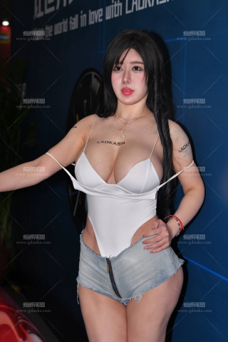 猪小七白吊带热裤第二季 250208-64