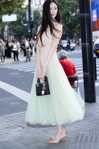 LB292-34P上海时装周-最近很火的上海街拍网红iibbea小贝