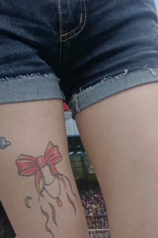 细腰细长纹身美腿靓女的非常妩媚5xyxcmt