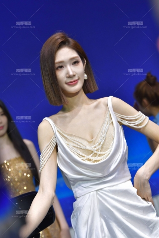 七歌79模特展台 260603-188