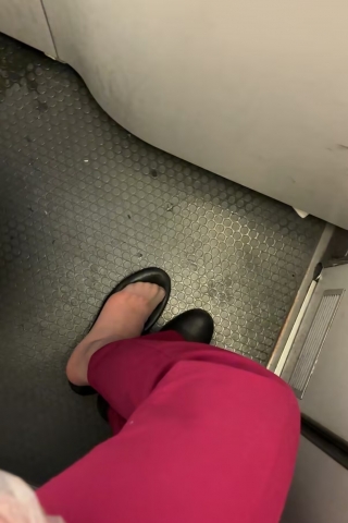 最新南航空姐裤装短肉丝厕所自拍