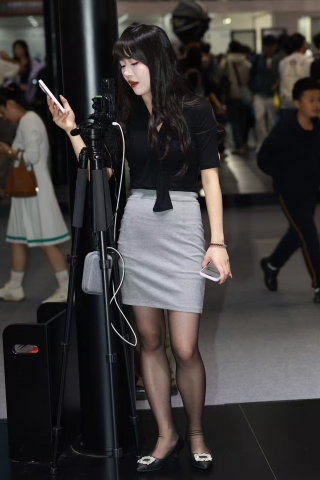 凯迪拉克黑丝包臀裙女销售