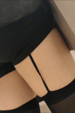 吊带黑丝双妹子美臀腿+白长腿妹子fjsg124