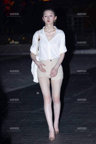 8.3-2 185P 网红车模敏敏白衬衣短裤外滩下篇