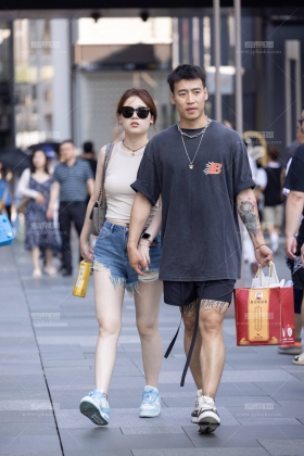 230701-6=20 白嫩美腿热裤穿搭