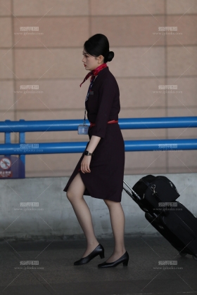 偶遇上海航空空姐紫色制服咖啡丝优雅高级感