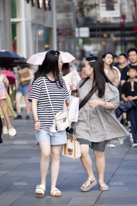 230630-11=18 白嫩良家美腿女孩