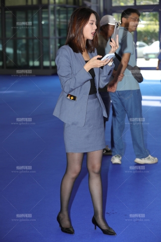 汽车主播黑丝制服精致大长腿【套图✚视频】