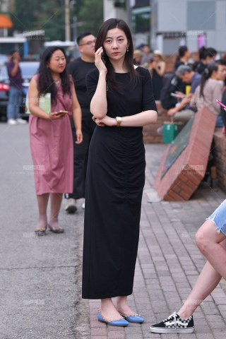 平底鞋黑裙 250910-50