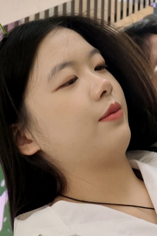 自摸白皙黑靴肉腿的美女1bjmnhx