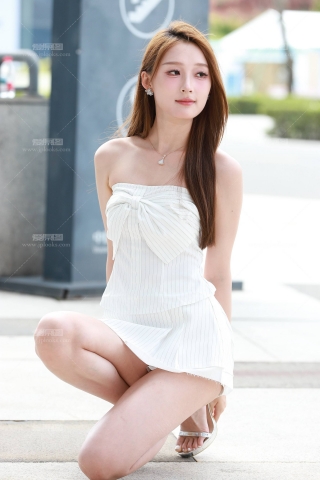 条纹裙网红-小桂圆