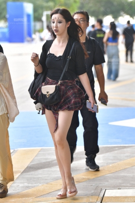 这是什么妆容 250602-64