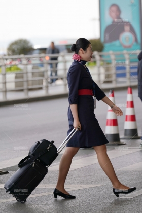 25空姐街拍-上班的东航空姐每个都不一样的感觉