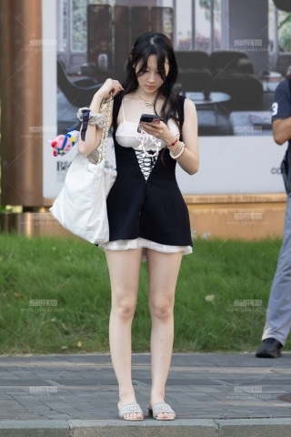 LB241-183P上海时装周-蕾丝吊带裙白皙粉嫩美腿小仙女