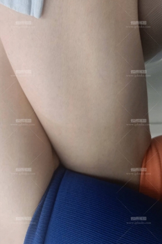 妹子自摸橙蓝色相间的绑腿袜嫩腿6dfclbt