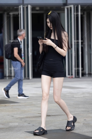 LB219-101P 成都车展-177高冷女神车模桑桑crow下班拍美腿