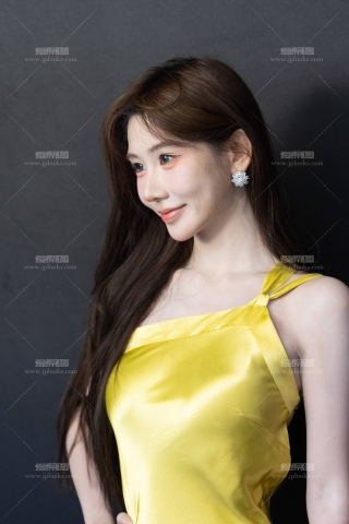 LB152-119P 上海时装周-拥有四百多万粉丝的大网红刘世妍