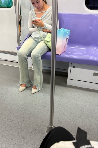 漂亮少妇地铁拍摄