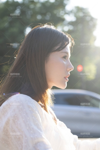 LB405-39P 上海时装周-清纯小妹骑车等红灯时乘机拍玉足