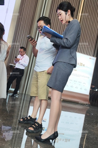 4K视频售楼处肉丝高跟案场形象身材很赞