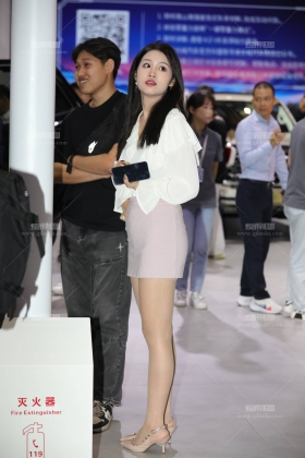 素人小姐姐超薄肉丝美腿包裙高跟