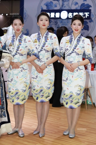 25旅交会三位海航空姐