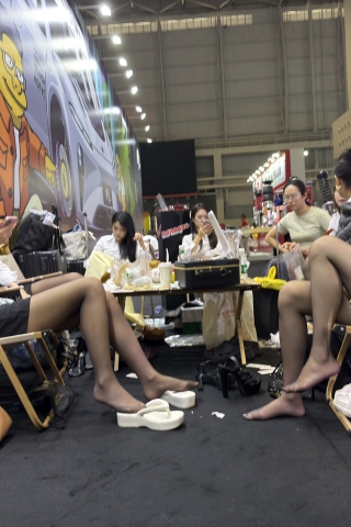 群坐姿黑丝网红 241018-83