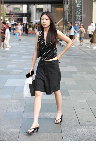 深V波点露背背心