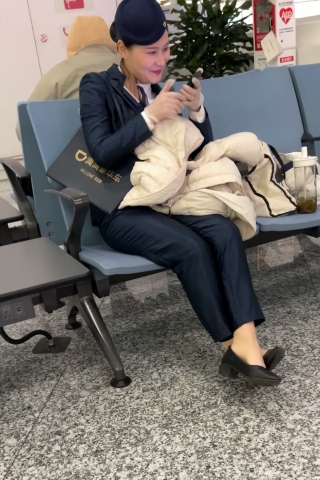 机场两位短丝很赞