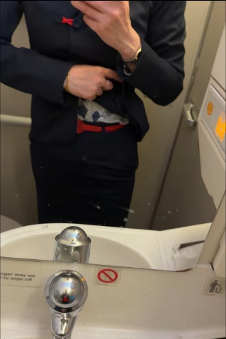 新定制，东航空姐厕所褪去厚黑丝袜露出棕色通勤丝袜