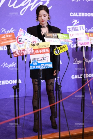 明星丝袜-辛芷蕾的花纹黑丝专场真正稀缺的拍摄机会-特写