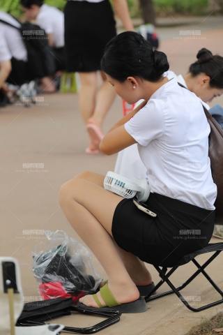 空姐面试现场小姐姐等一天肉丝踩拖鞋