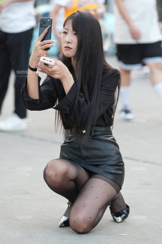 皮裙黑丝越看越有味道210P视8K3min