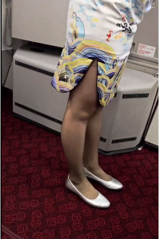 海航飞机拍摄后续，近距离从脚到大腿，后半段是安全出...