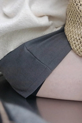 少女自扣丰满大肉美腿与靓妹的超短裤5snzkfm